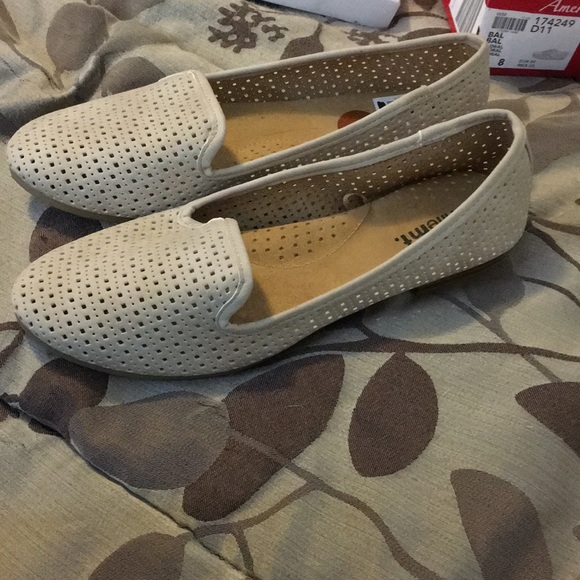 Nude Perforated flats - Picture 2 of 3